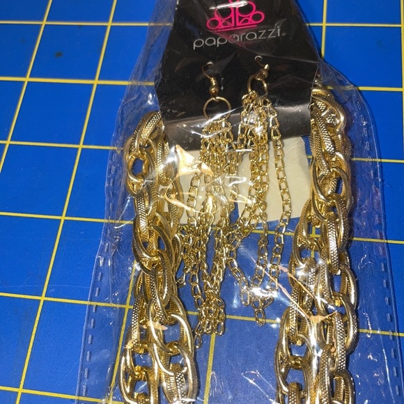 Paparazzi Scarfed for attention-Gold - Picture 5 of 6